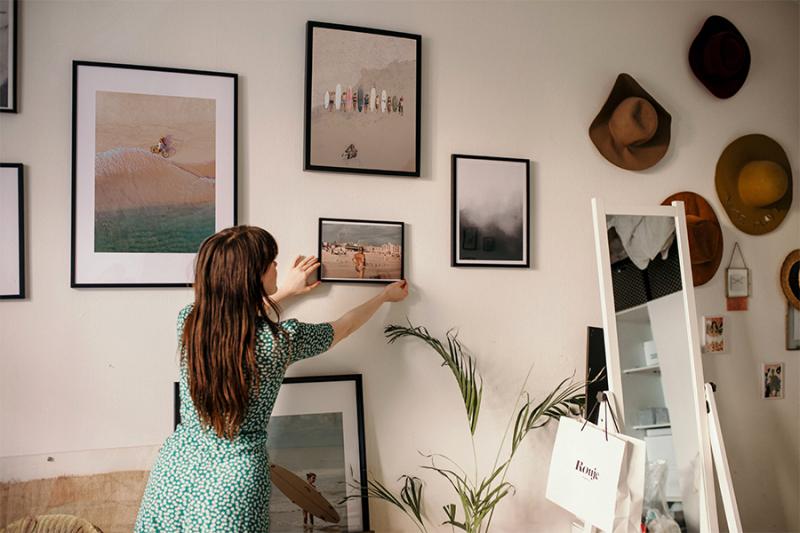 Jak wieszać zdjęcia na ścianie